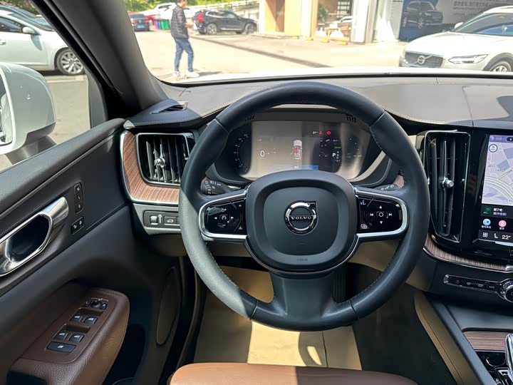 Volvo XC60 Hybrid 2022 T 8 PHEV 4 WD — фото 11