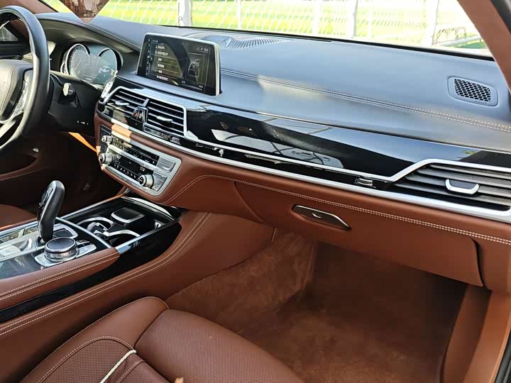 BMW 7-Series 2017 750 Li x Drive — фото 12