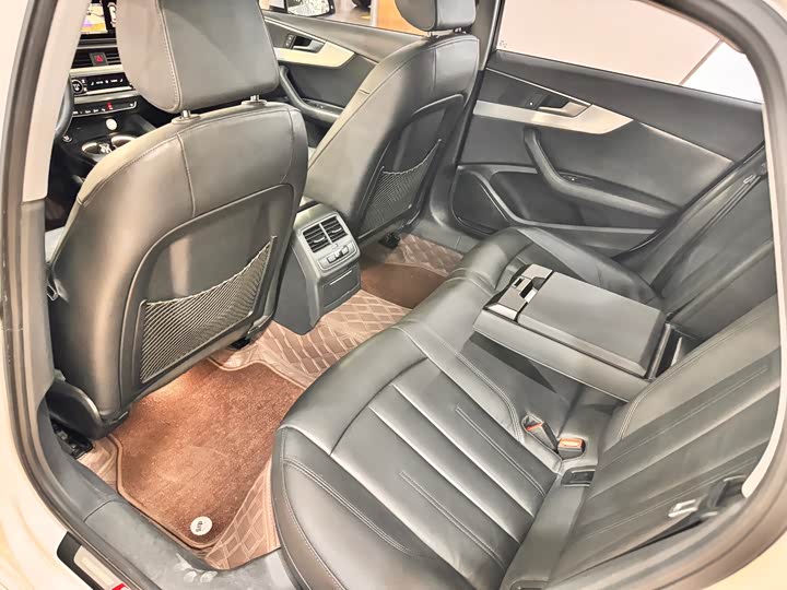 Audi A4L 2019 40 TFSI VI — фото 12