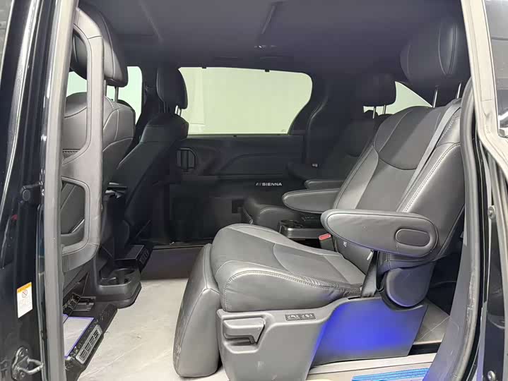 Toyota SIENNA 2024 2.5 LHybrid 4 WD — фото 6