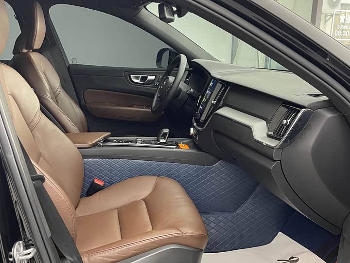 Volvo XC60 2023 B 5 4 WD — фото 25