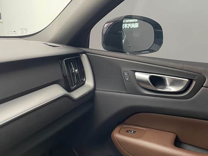 Volvo XC60 2023 B 5 4 WD — фото 30