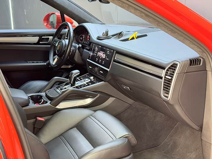 Porsche Cayenne 2019 Cayenne Turbo Coupé 4.0 T — фото 8