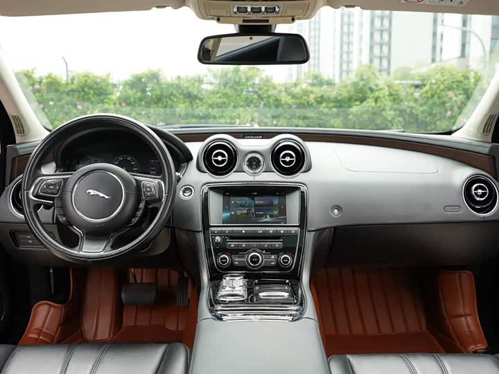 Jaguar XJ 2016 XJL 3.0 SC 2 WD — фото 8