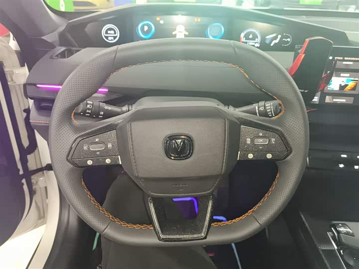 Changan UNI-V 2023 1.5 T — фото 4