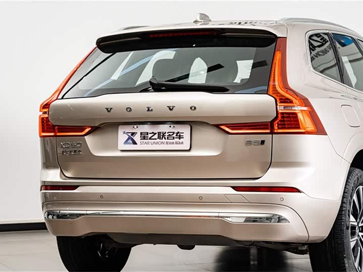 Volvo XC60 2025 B 5 4 WD — фото 8