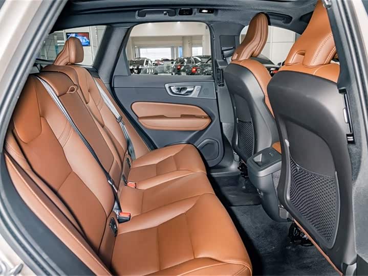 Volvo XC60 2025 B 5 4 WD — фото 21