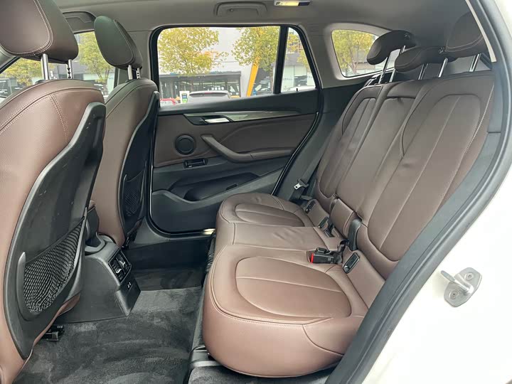 BMW X1 2019 s Drive 18 Li — фото 13