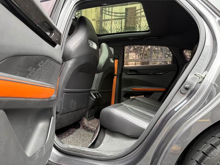 Changan UNI-V 2023 1.5 T Premium — фото 6