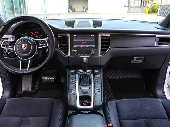 Porsche Macan 2017 Macan 2.0 T — фото 5