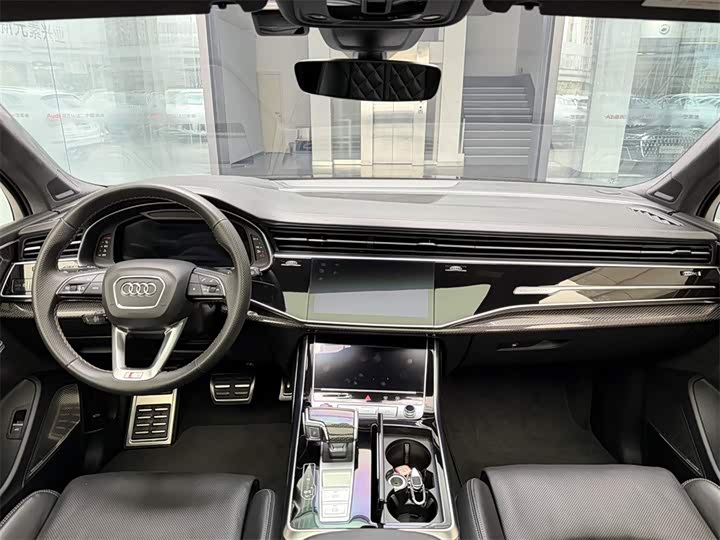 Audi SQ7 2024 4.0 TFSI — фото 6