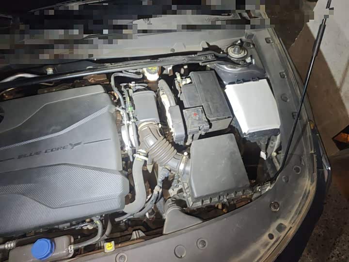 Changan UNI-V 2022 1.5 T Premium — фото 22