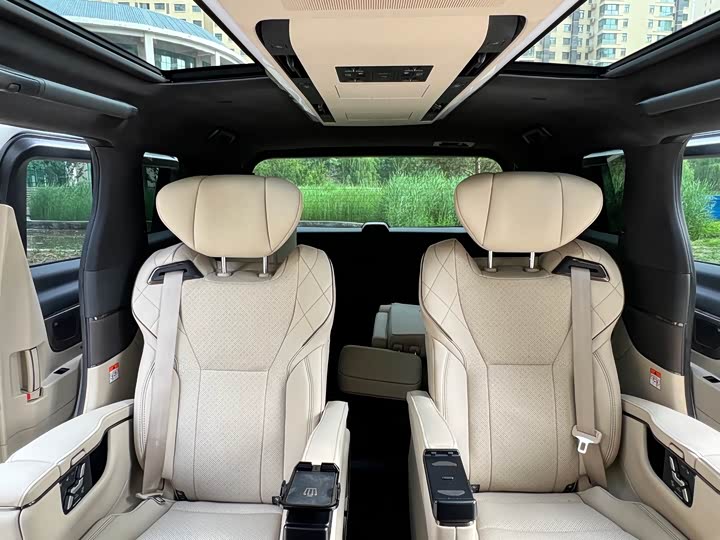 Toyota Vellfire — фото 10