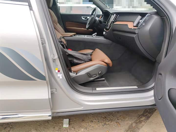 Volvo XC60 2025 B 5 4 WD — фото 11