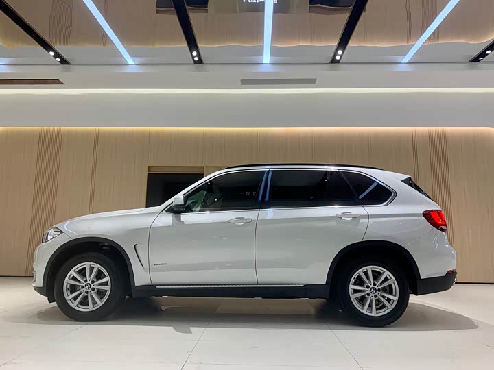 BMW X5 2015 x Drive 28i — фото 3