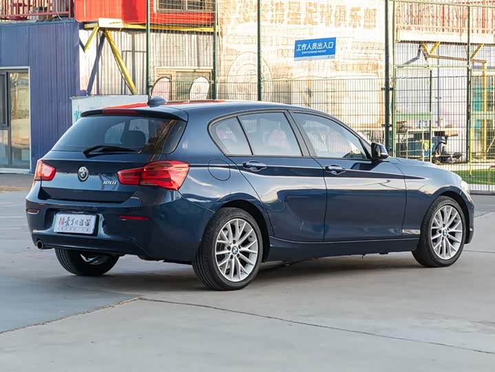 BMW 1-Series 2015 120i Leading — фото 5
