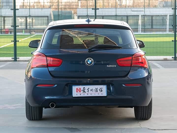 BMW 1-Series 2015 120i Leading — фото 4