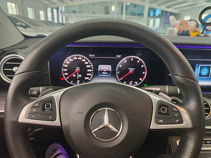 Mercedes-Benz E-Class 2018 E 200 L Sport — фото 11