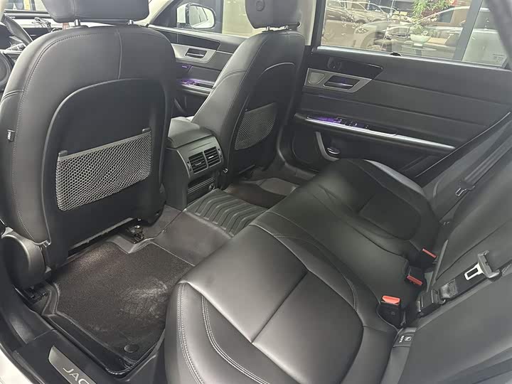 Jaguar XFL 2020 XFL 2.0 T P 200 2 WD — фото 13