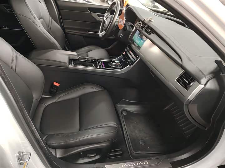 Jaguar XFL 2020 XFL 2.0 T P 200 2 WD — фото 18