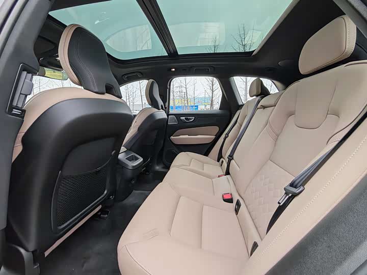 Volvo XC60 2026 B 5 4 WD — фото 26