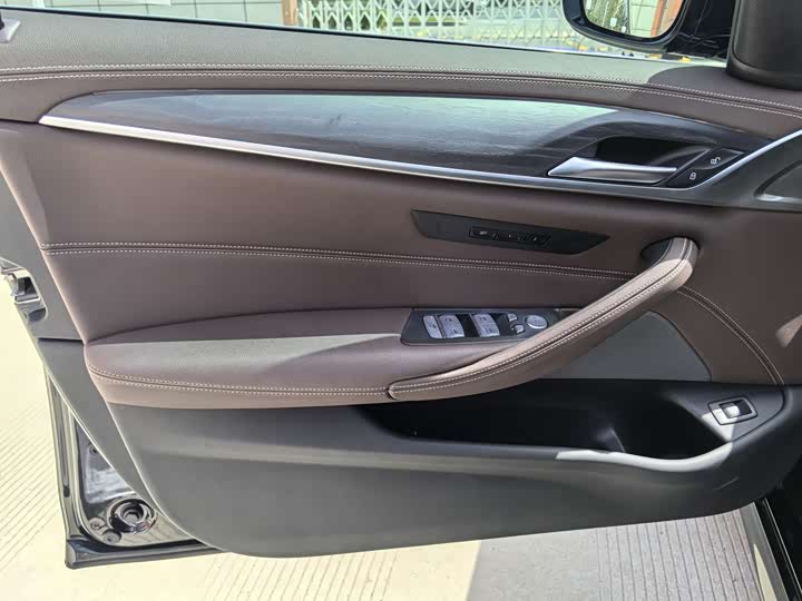 BMW 5-Series 2022 530 Li Leading M — фото 16