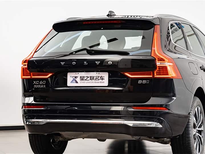 Volvo XC60 2025 B 5 4 WD — фото 8