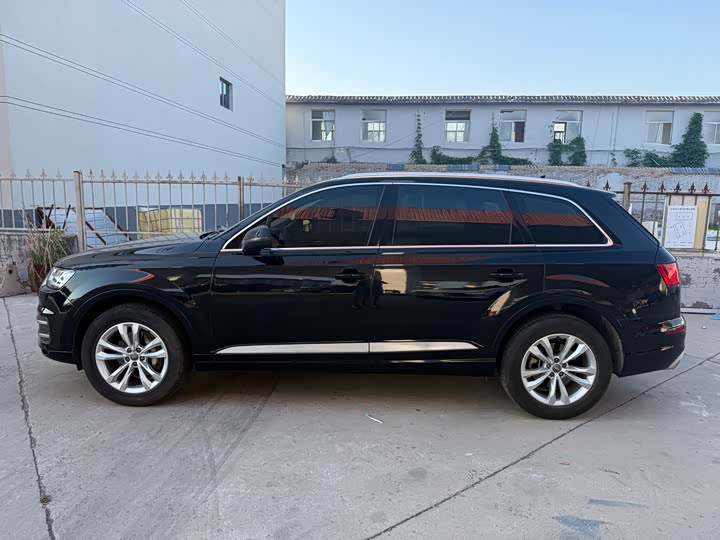 Audi Q7 40 TFSI комфорт — фото 4