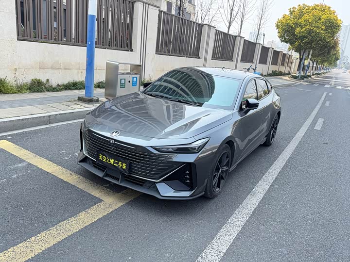 Changan UNI-V 2023 1.5 T Premium — фото 6