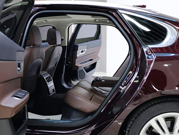 Jaguar XFL 2018 XFL 2.0 T 250 PS — фото 29
