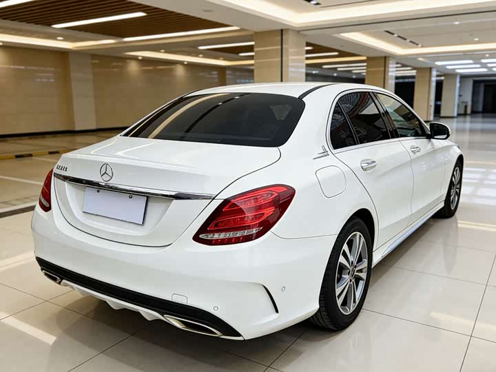 Mercedes-Benz C-Class 2017 C 180 L — фото 9