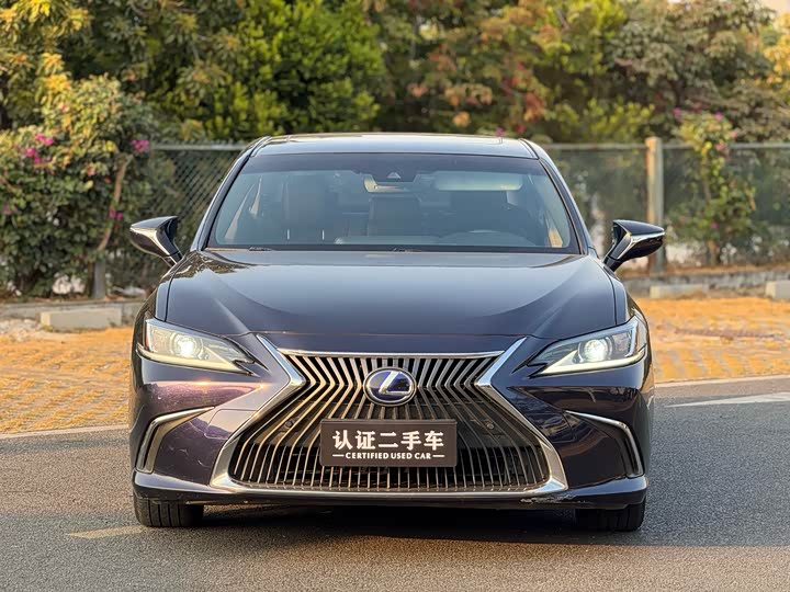 Lexus ES 300h экселленс V — фото 2