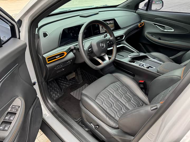 Changan UNI-T 2022 1.5 T Premium — фото 10