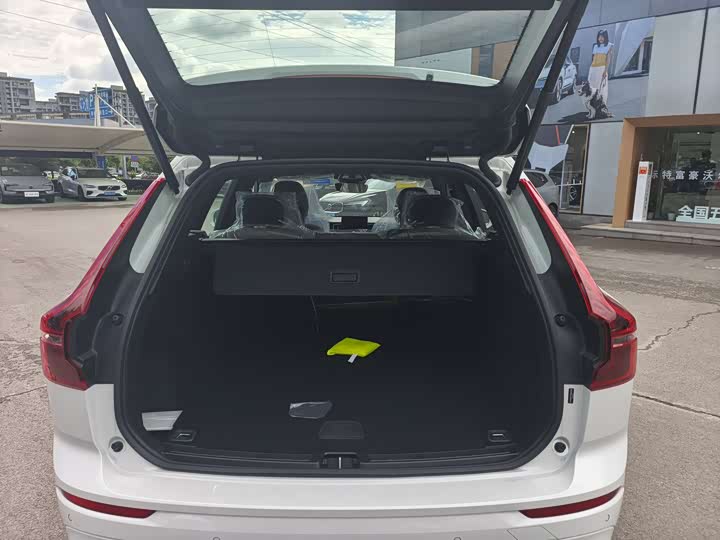 Volvo XC60 2026 B 5 4 WD — фото 12