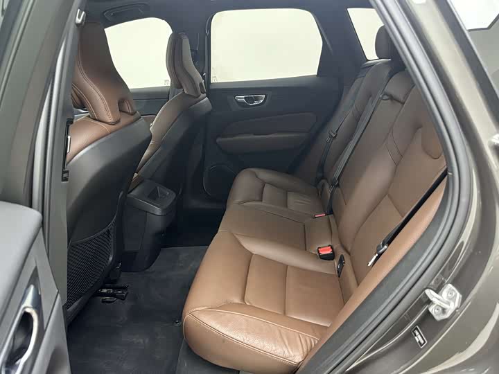 Volvo XC60 2022 B 5 4 WD — фото 14