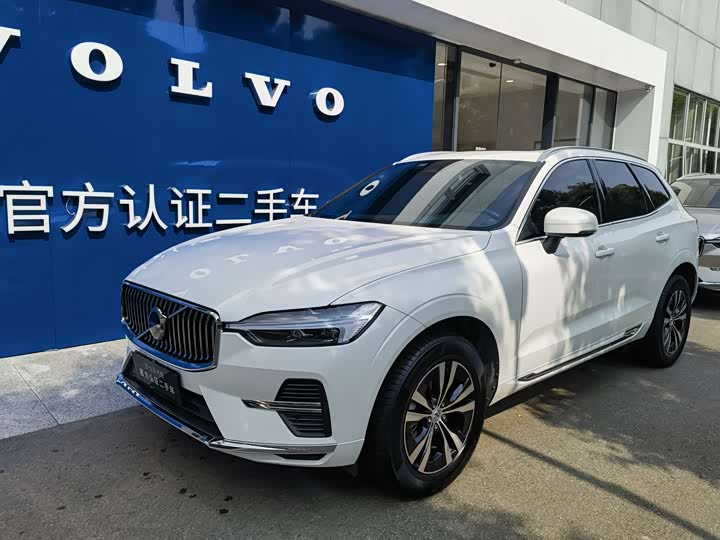 Volvo XC60 2023 B 5 4 WD — фото 1