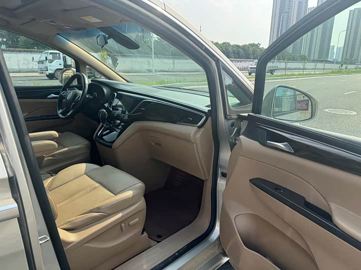 Buick GL8 ES 28T люкс V — фото 9