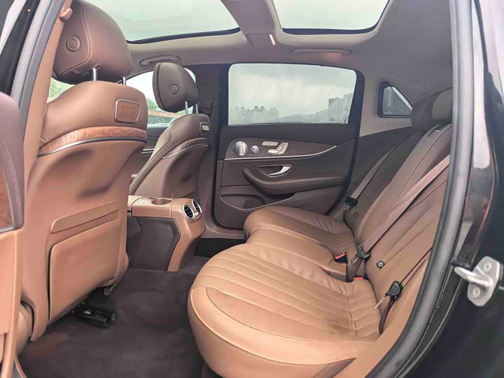 Mercedes-Benz E-Class 2020 E 300 L Luxury — фото 5