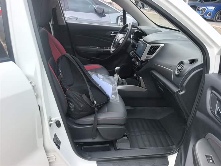 Changan CS15 2016 1.5 L MT — фото 25