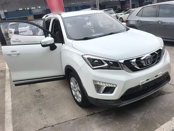 Changan CS15 2016 1.5 L MT — фото 4
