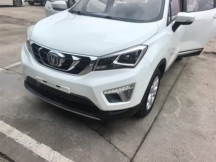 Changan CS15 2016 1.5 L MT — фото 24