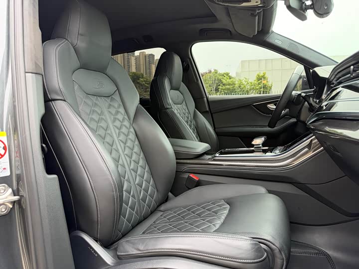 Audi SQ7 2024 4.0 TFSI — фото 12