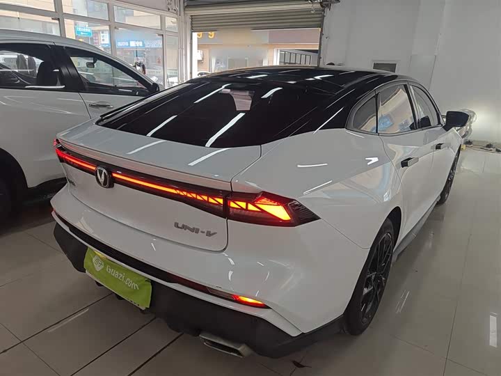 Changan UNI-V 2024 1.5 T — фото 5