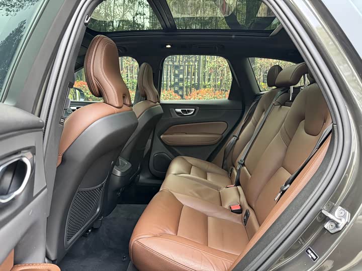 Volvo XC60 2022 B 5 4 WD — фото 15