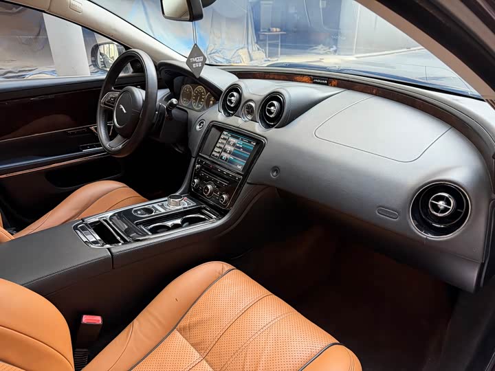 Jaguar XJ 2015 XJL 3.0 SC 4 WD — фото 9