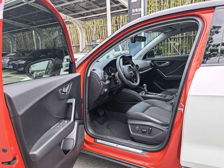 Audi Q2L 2021 35 TFSI — фото 11
