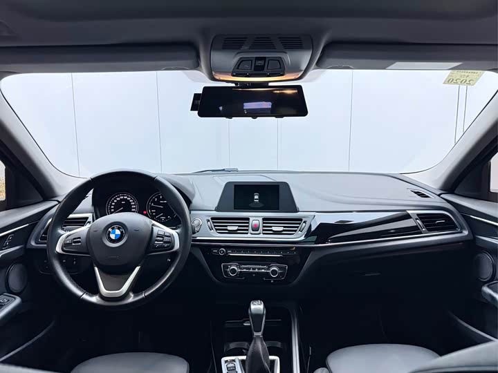 BMW 1-Series 2018 118i Sport — фото 17