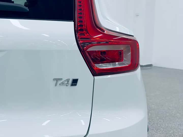 Volvo XC40 2022 T 4 WD — фото 14