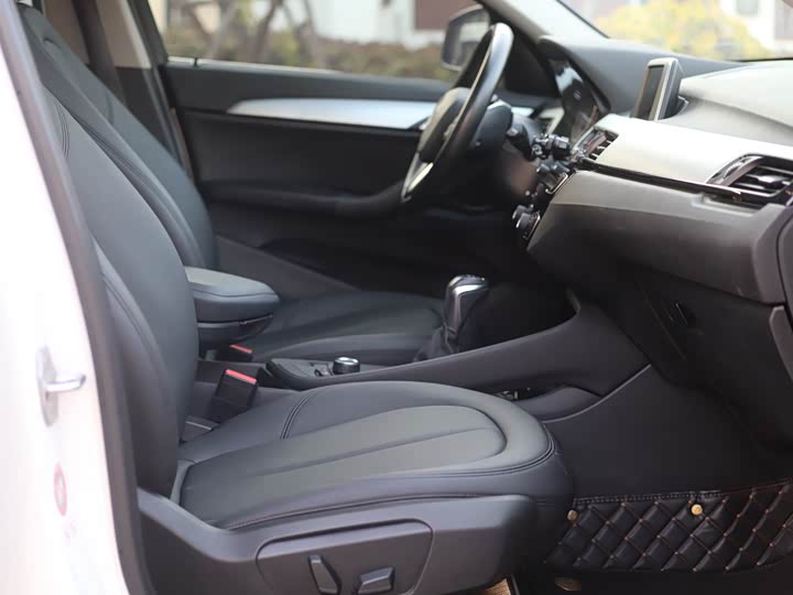 BMW X1 2016 s Drive 18 Li — фото 21