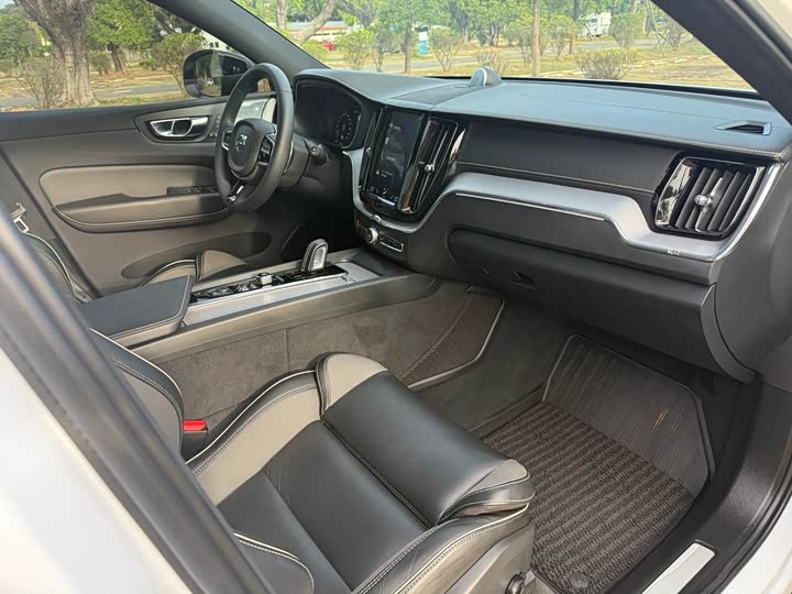 Volvo XC60 Hybrid 2020 T 8 E Hybrid — фото 15